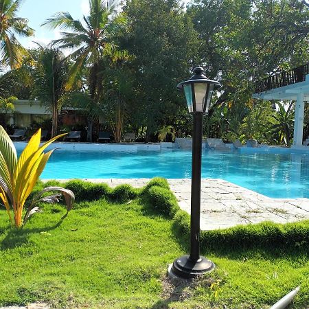 Lucky Beach Resort Trincomalee Exteriör bild