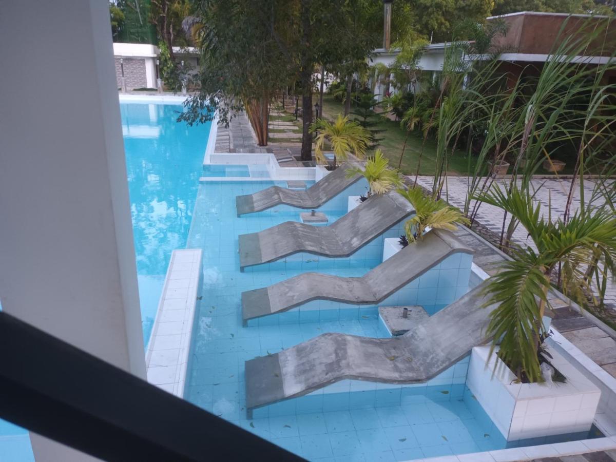 Lucky Beach Resort Trincomalee Exteriör bild