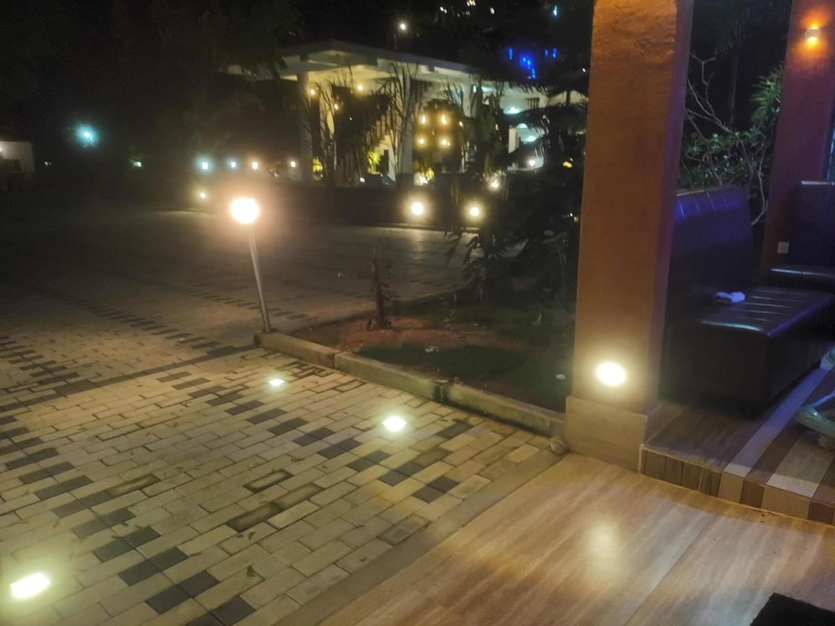 Lucky Beach Resort Trincomalee Exteriör bild