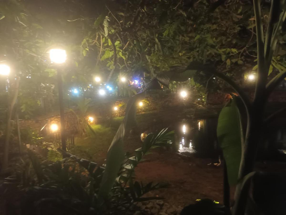 Lucky Beach Resort Trincomalee Exteriör bild
