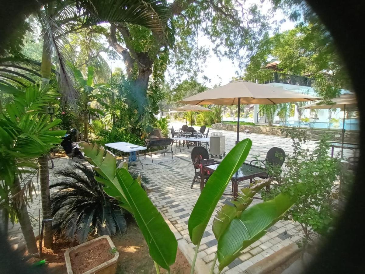 Lucky Beach Resort Trincomalee Exteriör bild