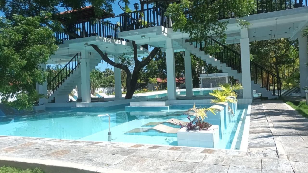 Lucky Beach Resort Trincomalee Exteriör bild