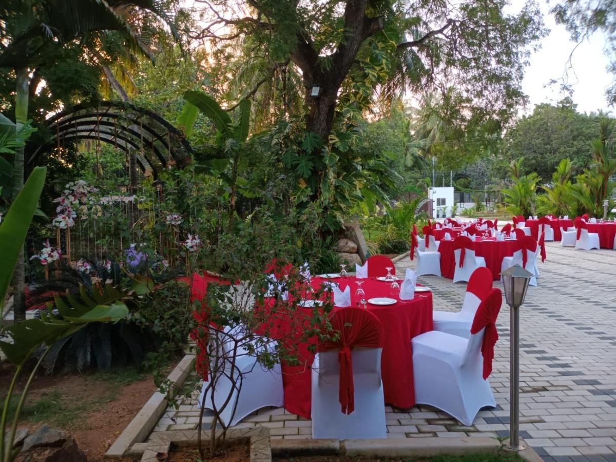 Lucky Beach Resort Trincomalee Exteriör bild