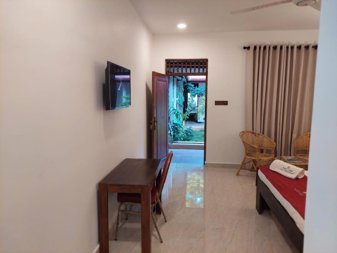 Lucky Beach Resort Trincomalee Exteriör bild