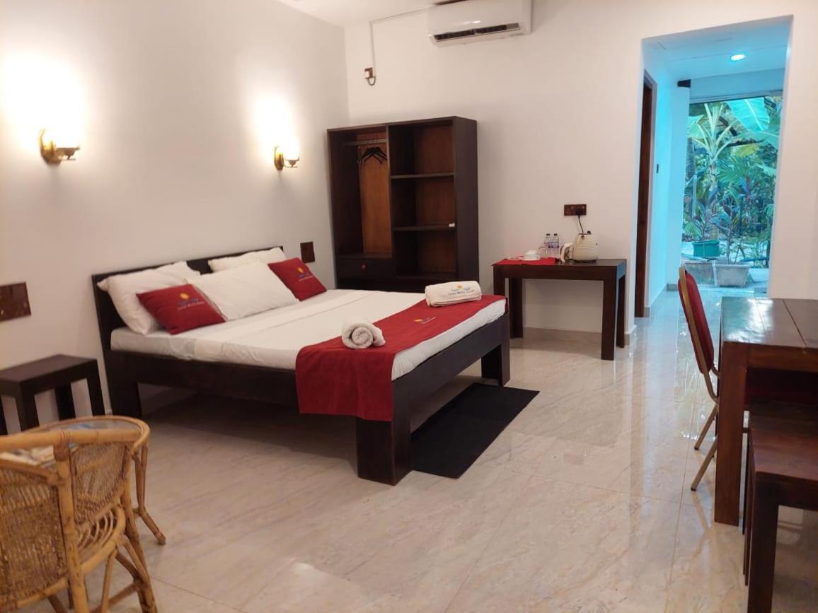 Lucky Beach Resort Trincomalee Exteriör bild
