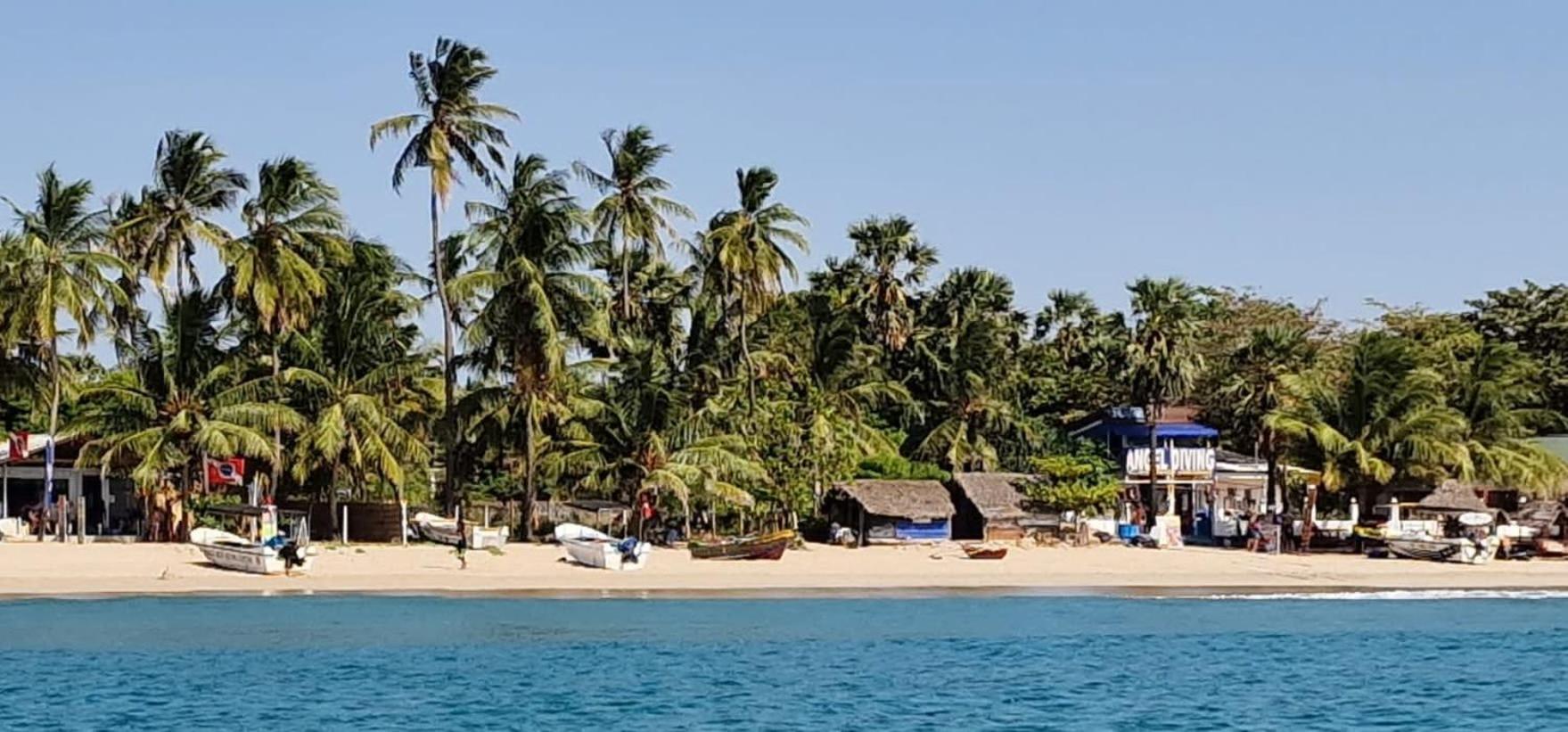 Lucky Beach Resort Trincomalee Exteriör bild