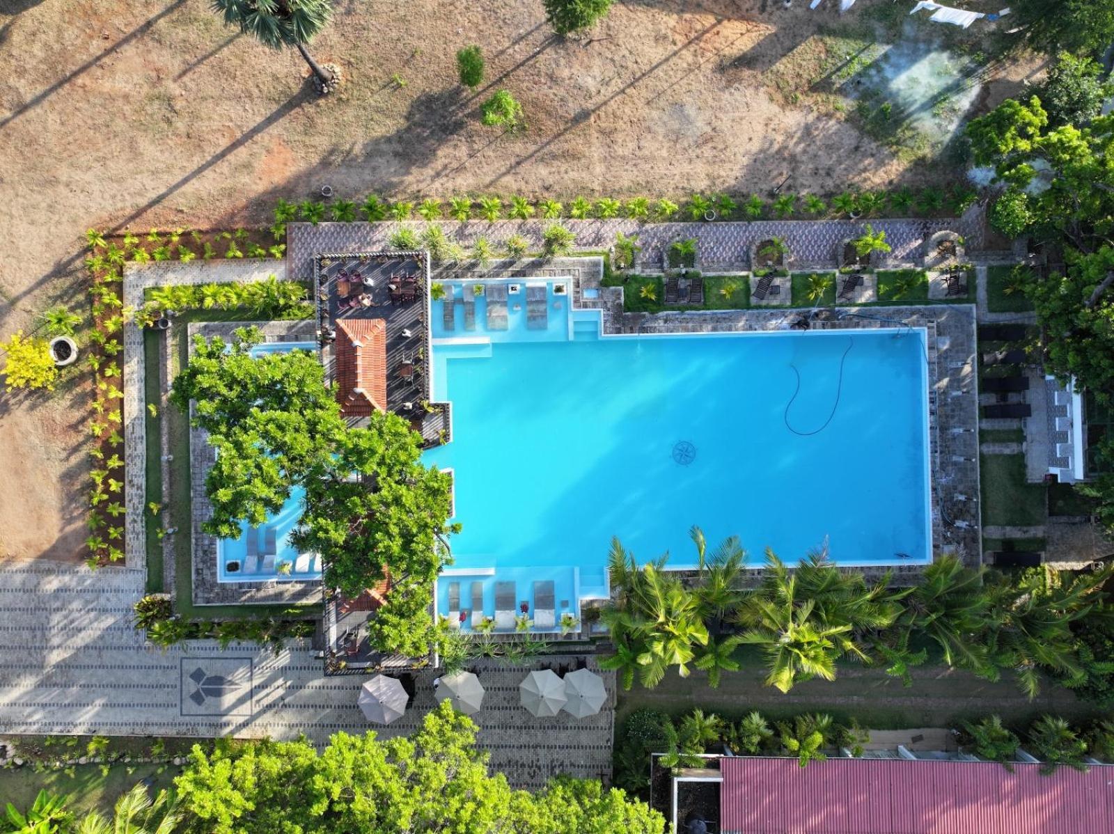 Lucky Beach Resort Trincomalee Exteriör bild